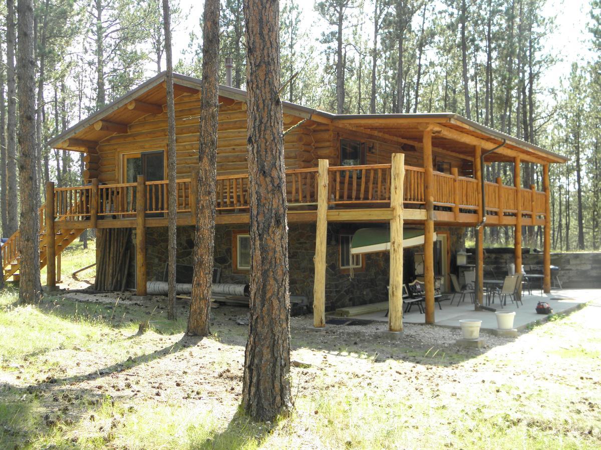 Trails End Lodge Къстър Екстериор снимка