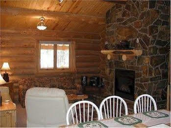 Trails End Lodge Къстър Екстериор снимка