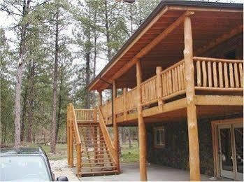 Trails End Lodge Къстър Екстериор снимка